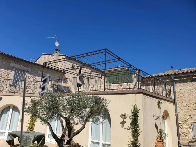 Création d'une pergola sur une terrasse bois 1 - Pergolas - Nos projets - CMT Métallurgie