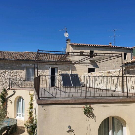 Création d'une pergola sur une terrasse bois 4 - Pergolas - Nos projets - CMT Métallurgie