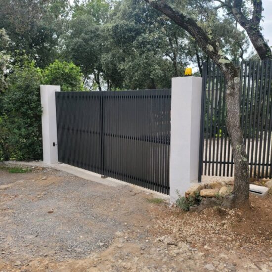 Ensemble portail et portillon à Castries 1 - Portails - Nos projets