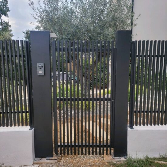 Ensemble portail et portillon à Castries 3 - Portails - Nos projets