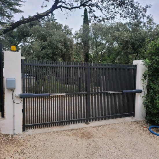 Ensemble portail et portillon à Castries 4 - Portails - Nos projets