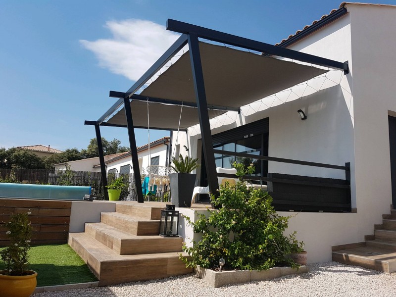 Pergola acier avec bâche tendu 1 - Pergolas - site CMT Métallurgie