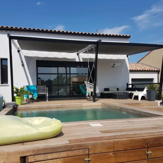 Pergola acier avec bâche tendu 2 - Pergolas - site CMT Métallurgie