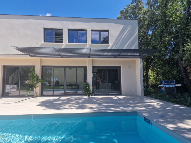 Pergola suspendu 1 -Pergolas - site CMT Métallurgie