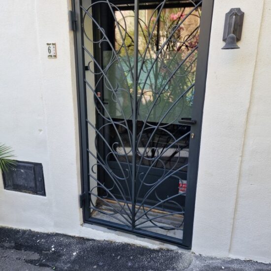 Porte en fer forgé décorative 2 - Portails - Nos projets CMT Métallurgie