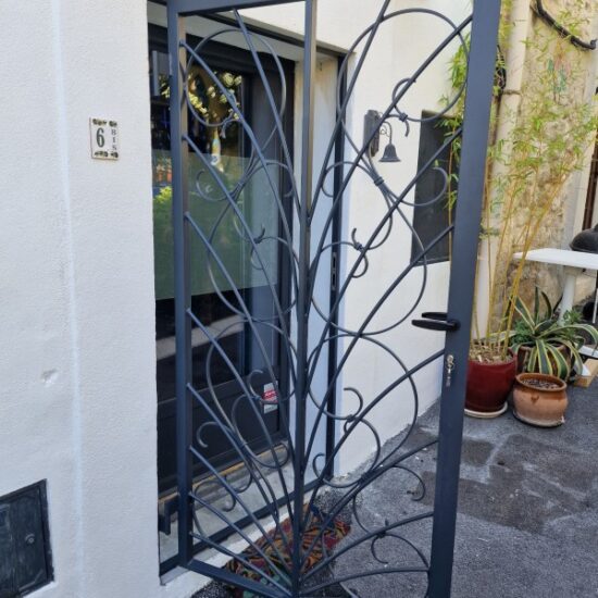 Porte en fer forgé décorative 4