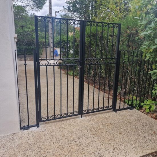 Portillon avec clôture 2 - Portails - CMT Métallurgie