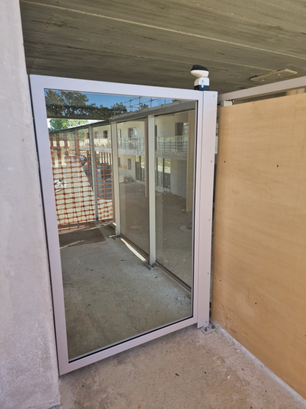Portillon fer et verre 1 - Portails - Nos projets CMT Métallurgie