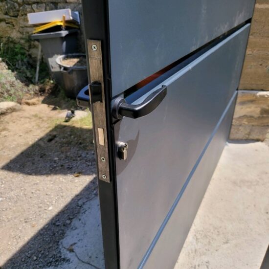 Pose d'un portail coulissant grande hauteur 4 - Portails - Nos projets - site Cmt métallurgie