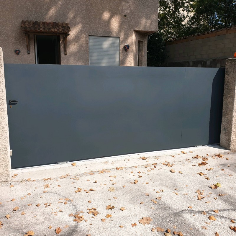 Réalisation d'un portail coulissant en acier 1 - Portails - Nos projets - site Cmt métallurgie