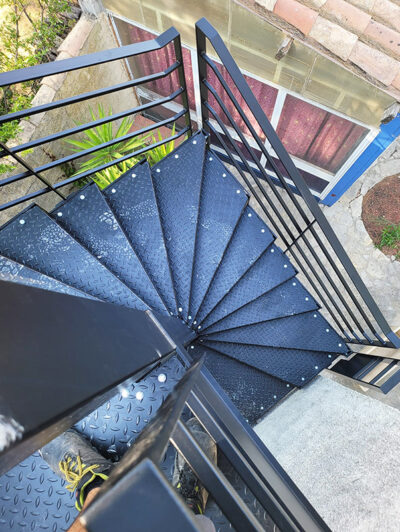 Escalier spiral vue de dessus - ferronnerie & métallerie - CMT Métallurgie