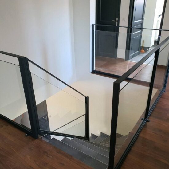 garde-corps pour sécuriser un escalier 2 - Garde corps - site CMT Métallurgie