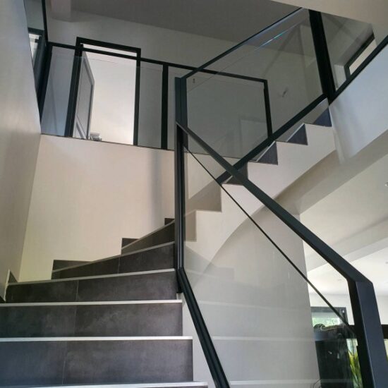 garde-corps pour sécuriser un escalier 3 - Garde corps - site CMT Métallurgie