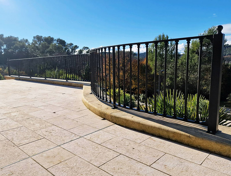 Garde corps barreaudé - Site CMT Métallurgie