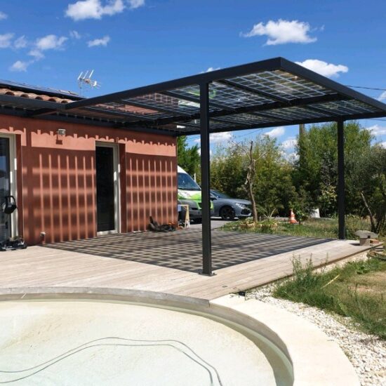 Pergola thermolaqué avec panneau photovoltaïque 1 -Pergolas - site CMT Métallurgie