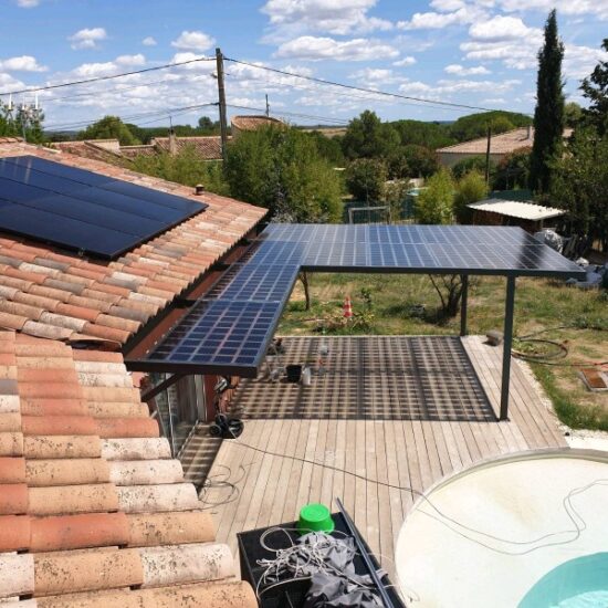Pergola thermolaqué avec panneau photovoltaïque 3 -Pergolas - site CMT Métallurgie