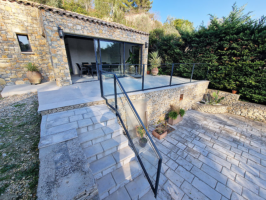 gardes corps vitrées sur une terrasse. - Garde-corps - site CMT Métallurgie